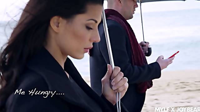 Emotional MILF with sexy booty Alexa Tomas loves sensual doggy