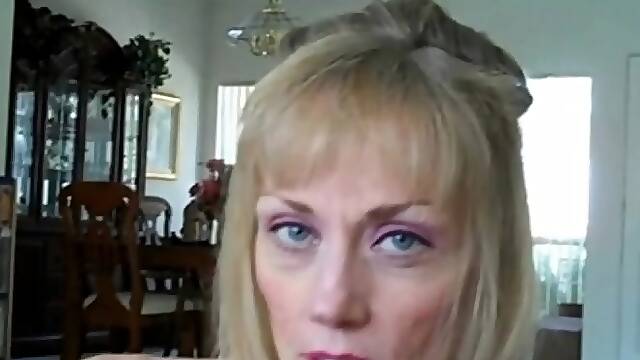 Hubby Watches Melanie Get Used