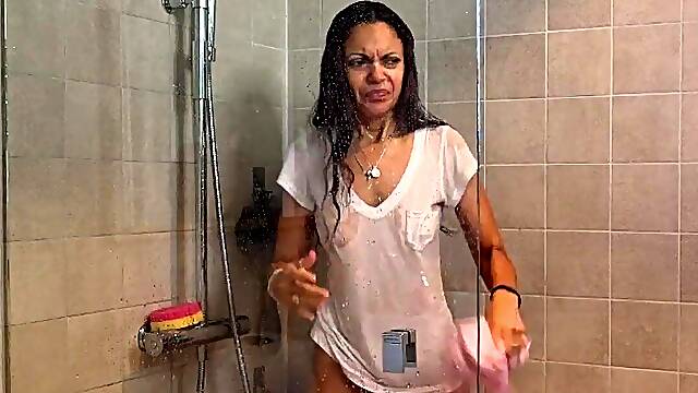 Ideal wife: Why do those things always happen to me??