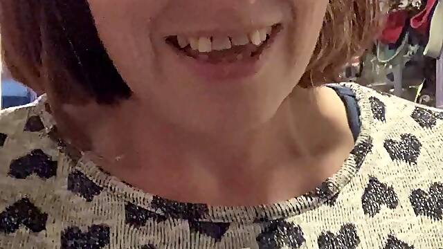 Mommy Uses a Catheter to Piss Directly Onto Her Phone