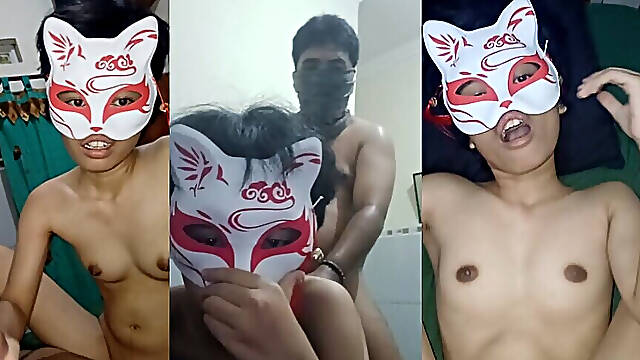 The 18-year-old Girl's First Experience of Her Pussy Is Still Narrow