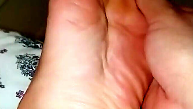 Putting Lotion and Rubbing in Portuguese